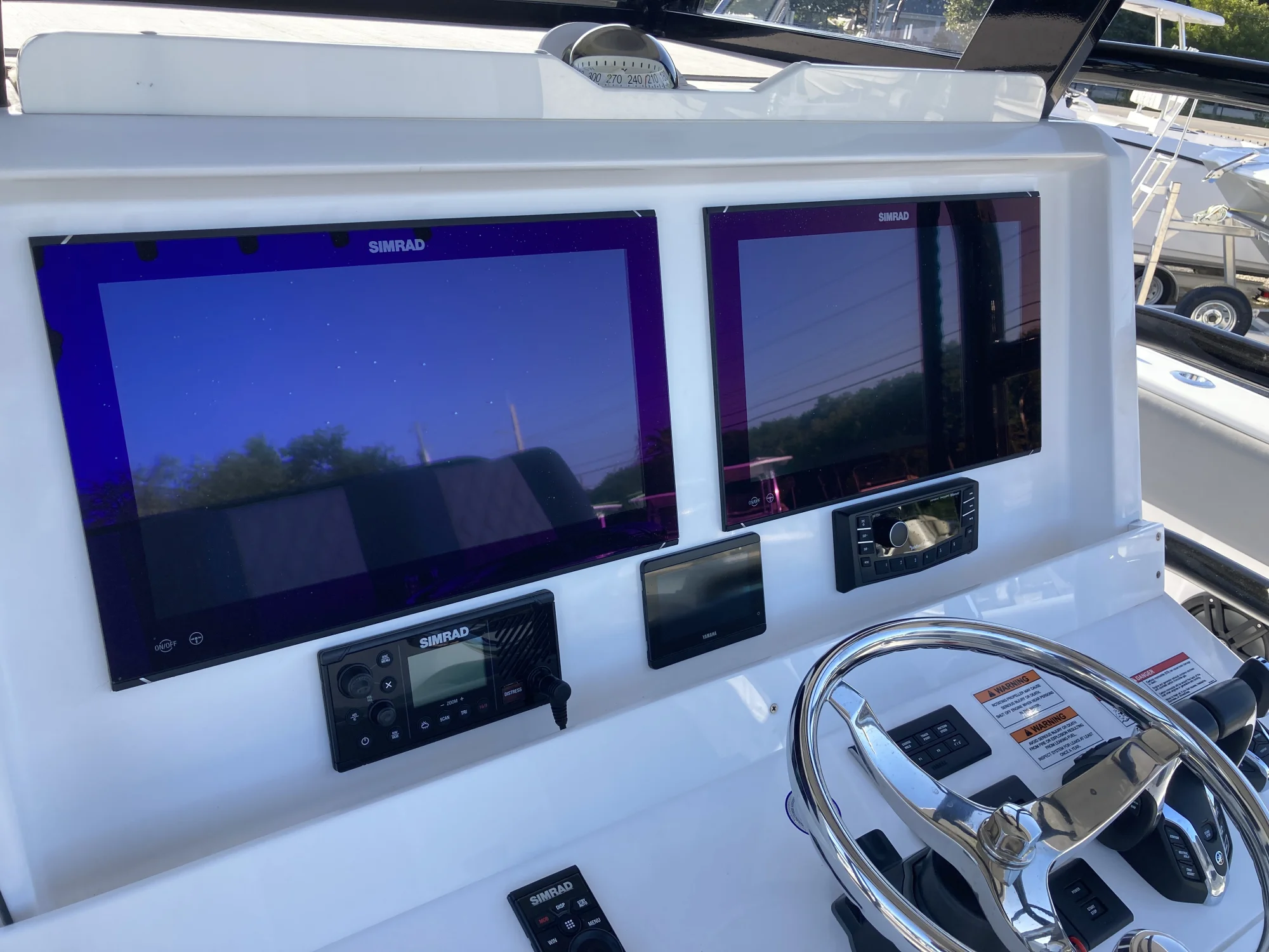 2025 Invincible Boats 35 CC - Image 4