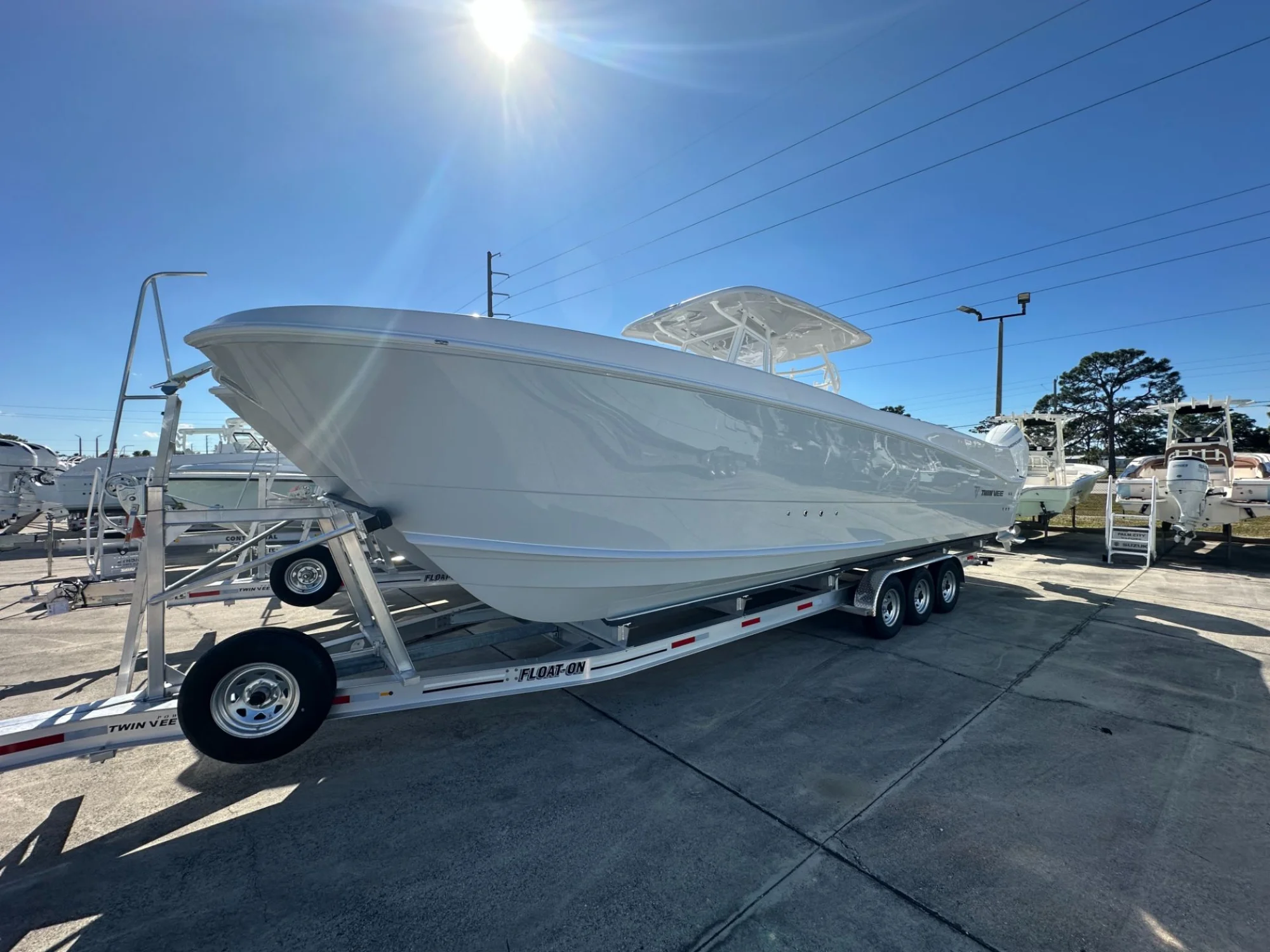 2026 Twin Vee 340 GFX - Main Image
