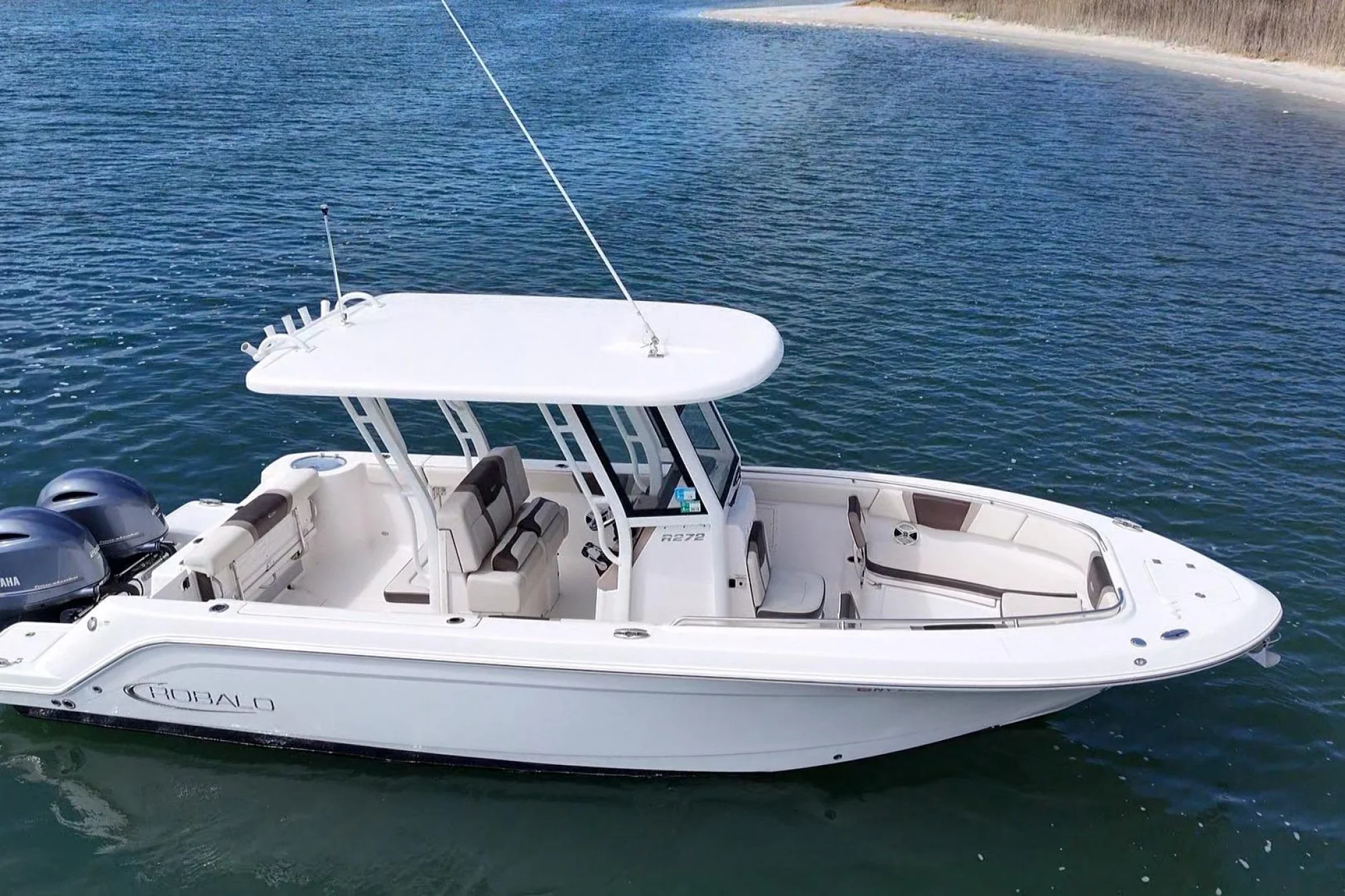 2020 Robalo R272 Center Console - Image 2