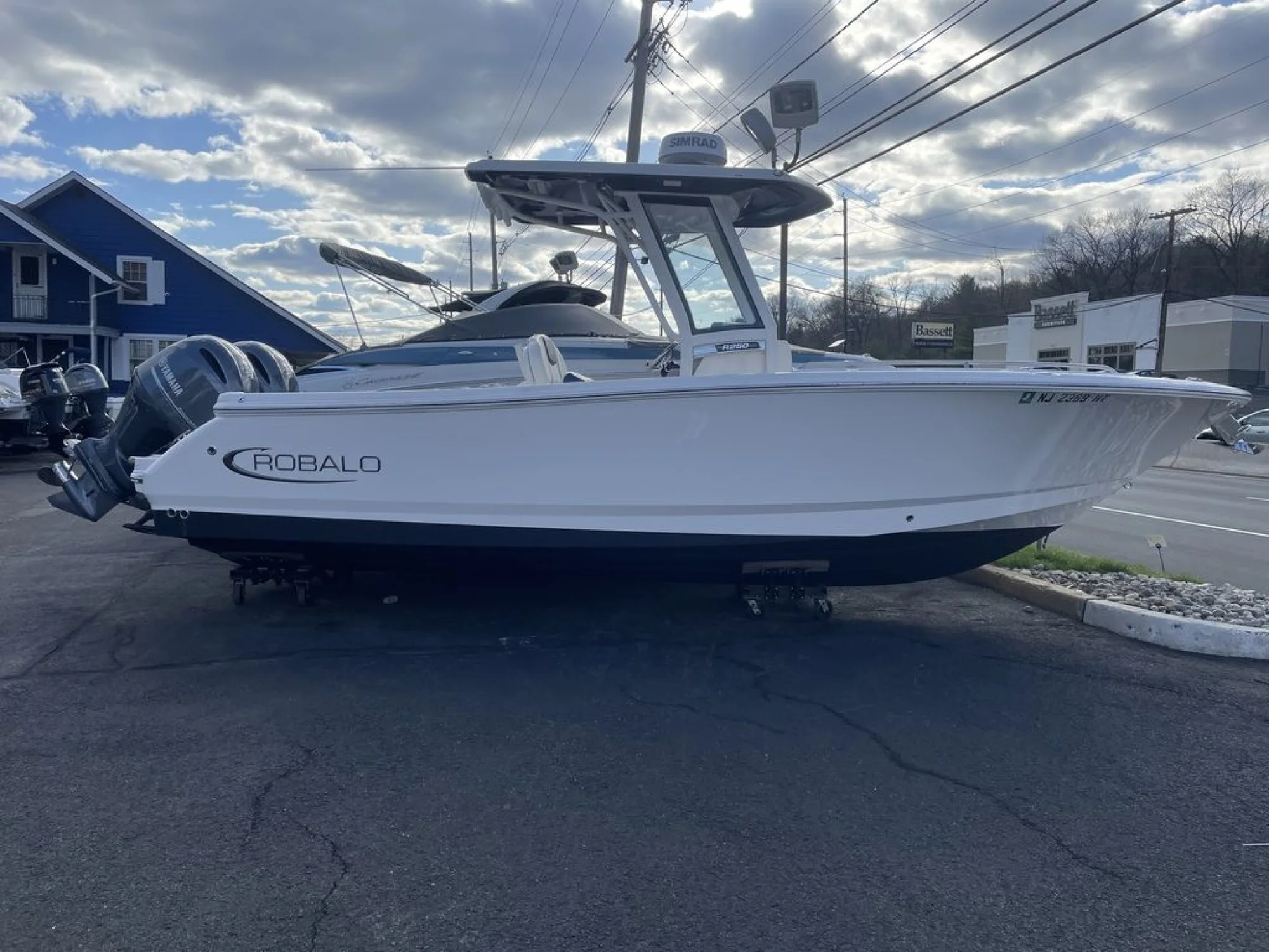 2023 Robalo R250 Center Console