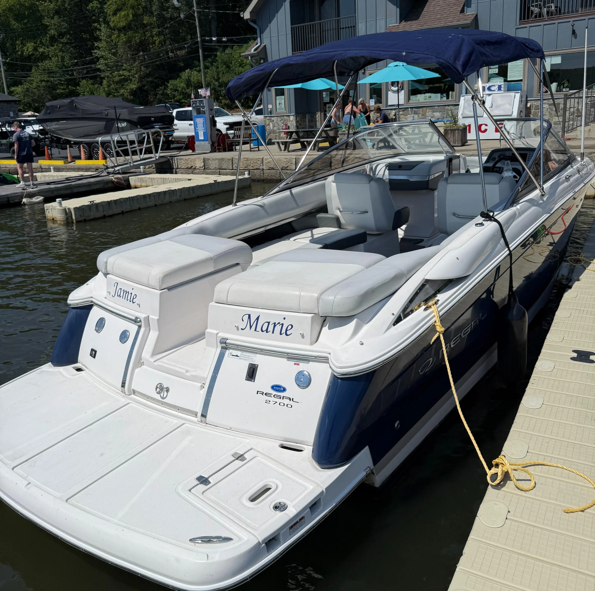 2012 Regal 2700 ES Bowrider - Image 2