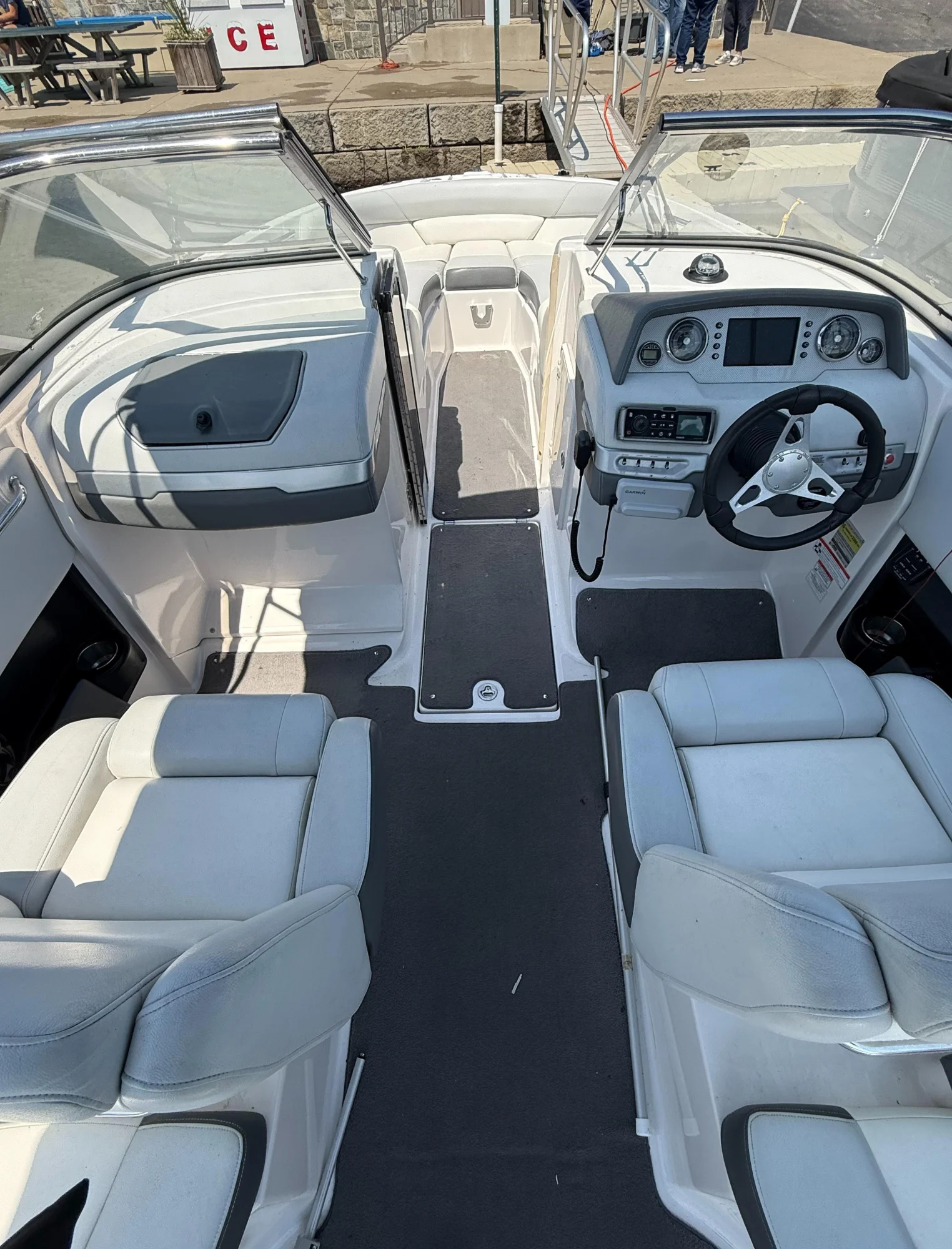 2012 Regal 2700 ES Bowrider - Image 3