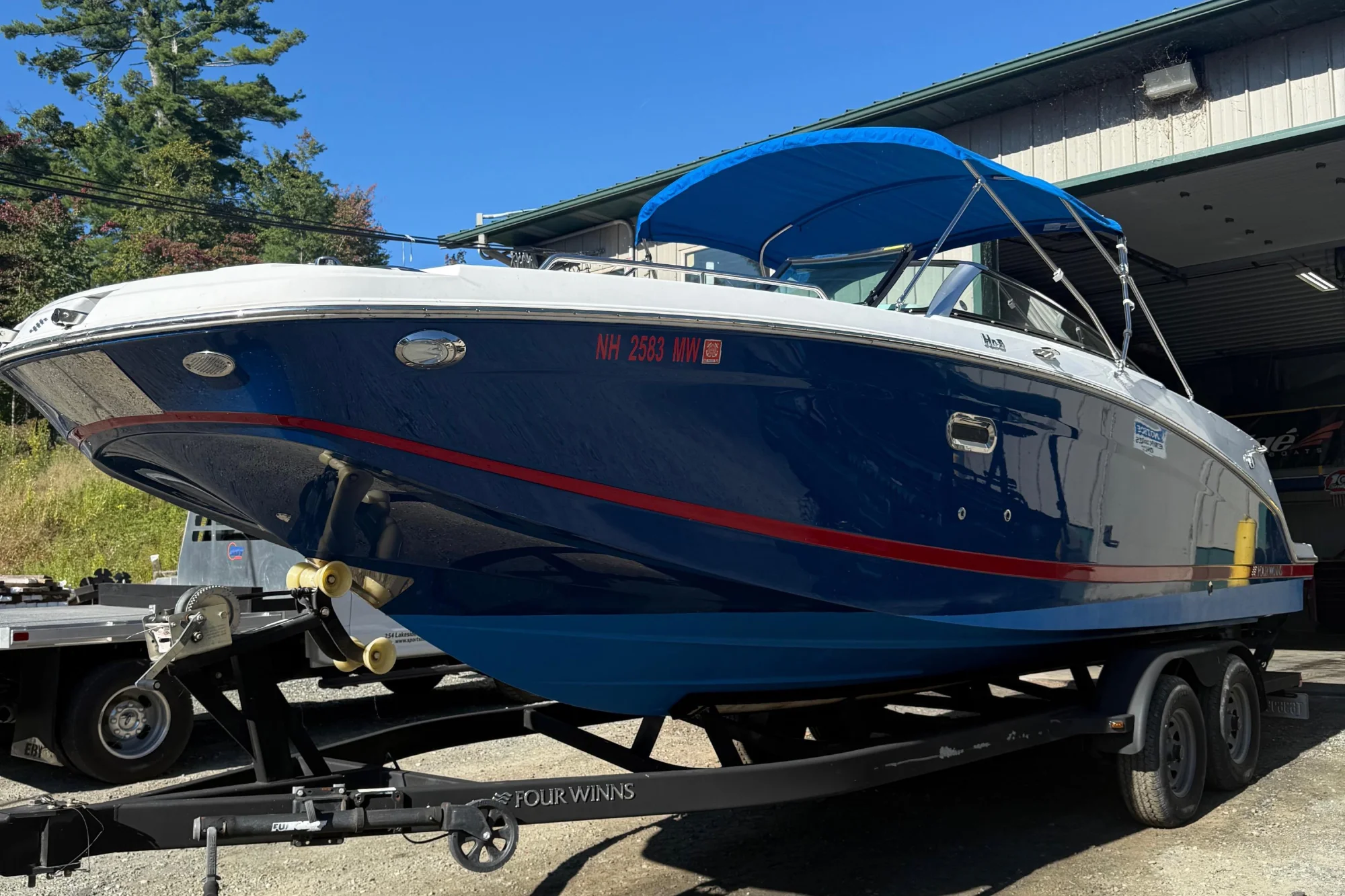 2021 Four Winns HD8 270SD - Image 2