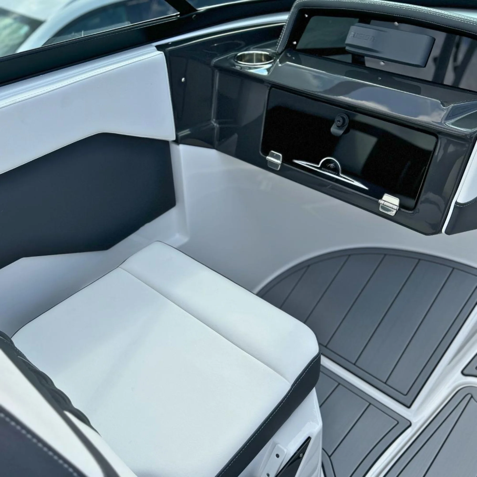 2025 Monterey M-205 - Image 5