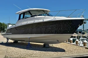 Tiara Yachts 39LE