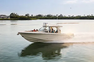 Boston Whaler 350 Realm