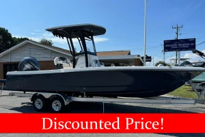 2025 Robalo 246 Cayman Shark Gray