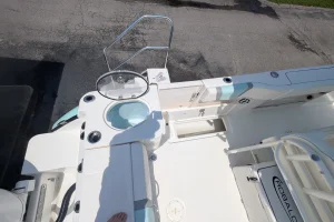 2025 Robalo R250 Seafoam
