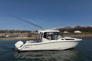 Boston Whaler 325 Conquest