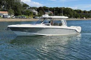 Boston Whaler 350 Realm