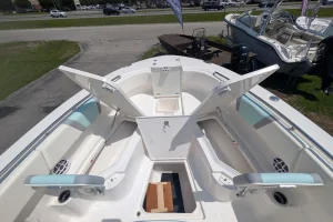 2025 Robalo R250 Seafoam