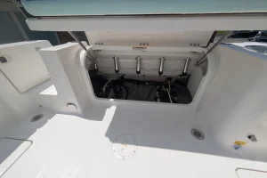 2025 Robalo R250 Seafoam