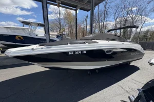 2017 Nauticstar 243DC Deck