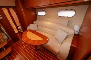 Tiara Yachts 3900 Sovran