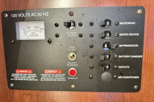 2016 Robalo R265 image 18