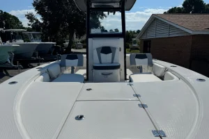 2025 Robalo 246 Cayman Shark Gray