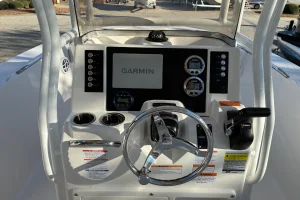 2026 Robalo R200 Ice Blue