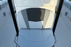 2026 Robalo R222