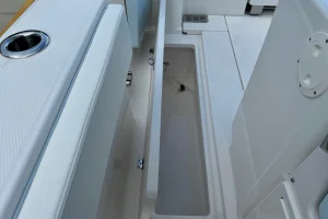 2025 Robalo R360 Ice Blue/White