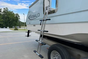 2025 Robalo R360 Ice Blue/White