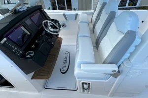2025 Robalo R360 Ice Blue/White