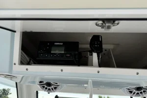 2025 Robalo R360 Ice Blue/White