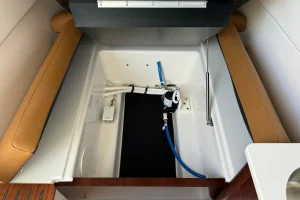 2025 Robalo R360 Ice Blue/White