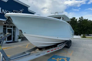 2025 Robalo R360 Ice Blue/White
