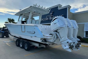 2025 Robalo R360 Ice Blue/White