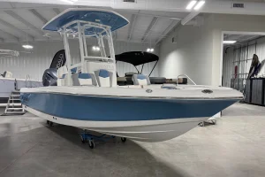 2026 Robalo 226 Cayman Atlas Blue/White