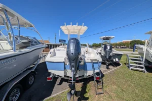 2026 Robalo R202 EX Steel Blue/White