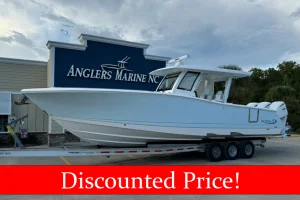 2025 Robalo R360 Ice Blue/White