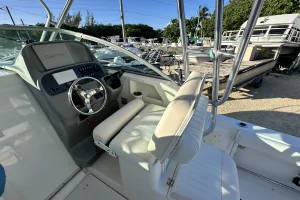 2016 Robalo R265 image 14