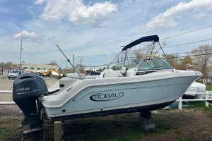 2022 Robalo R227 Dual Console