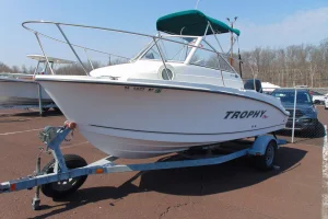 Trophy 1902 Walk Around Cuddy