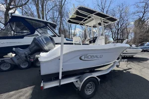 2023 Robalo R180