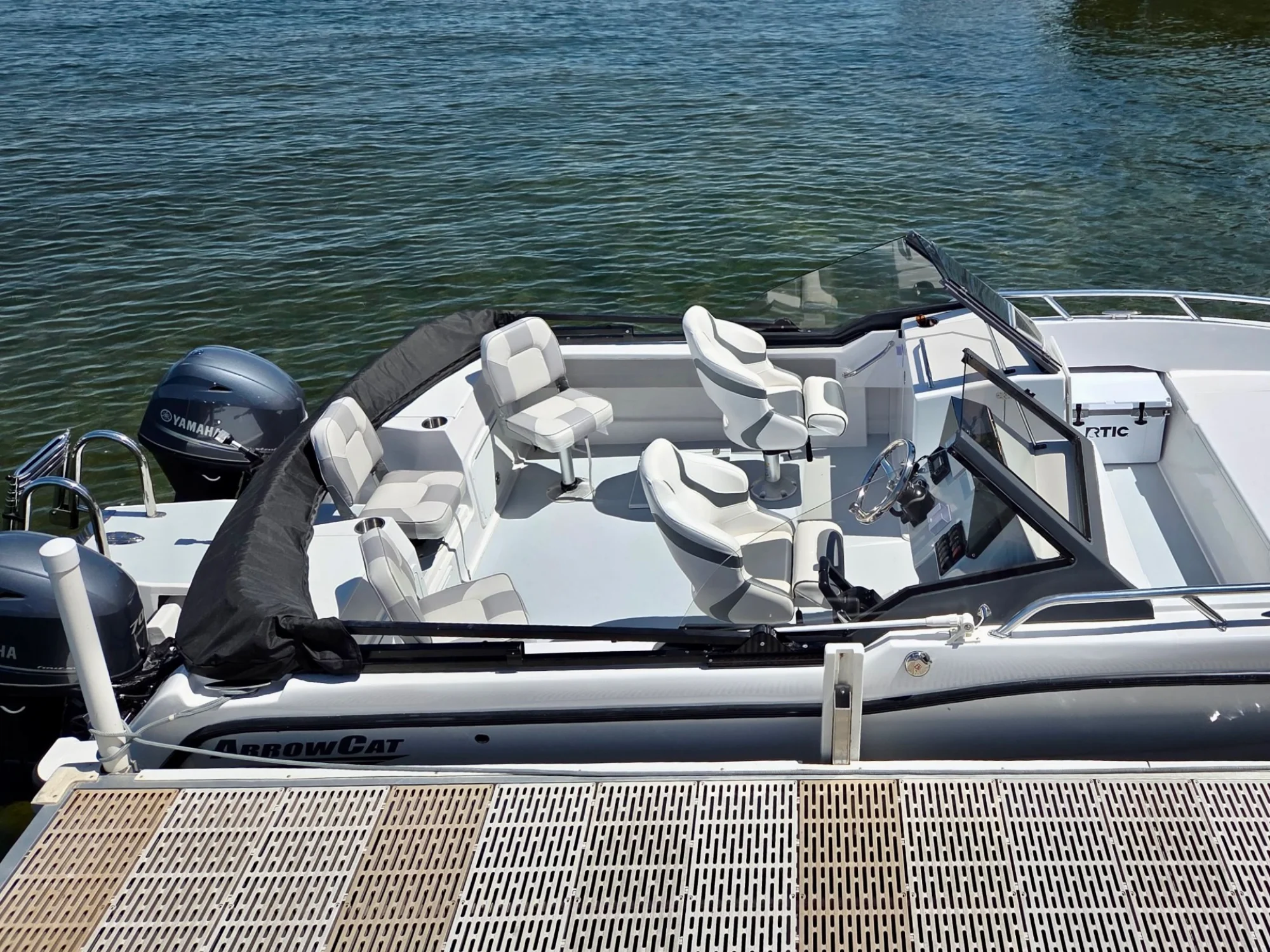 ArrowCat Power Catamarans 20 Dual Console - Image 3