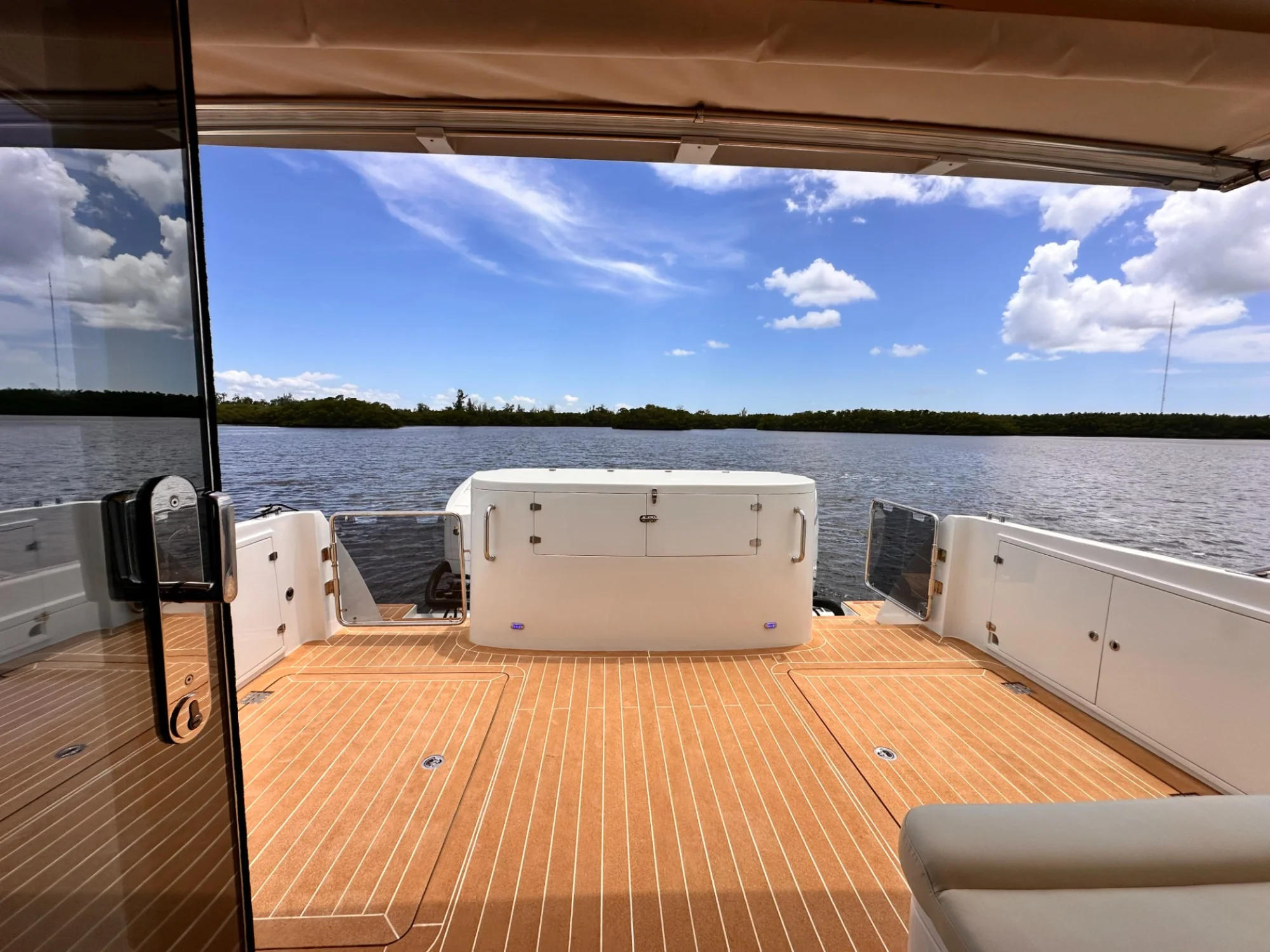 ArrowCat Power Catamarans 420 Coupe - Image 3
