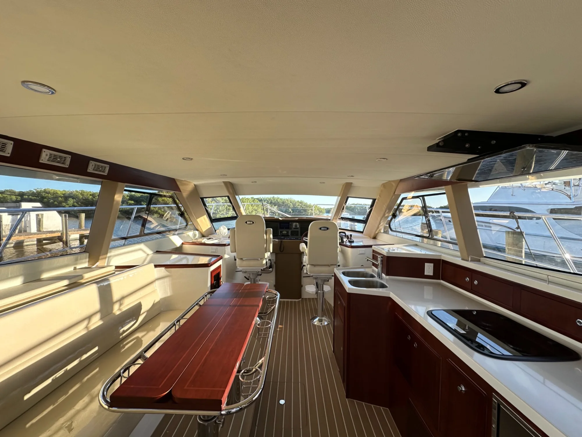 ArrowCat Power Catamarans 420 FlyBridge - Image 9