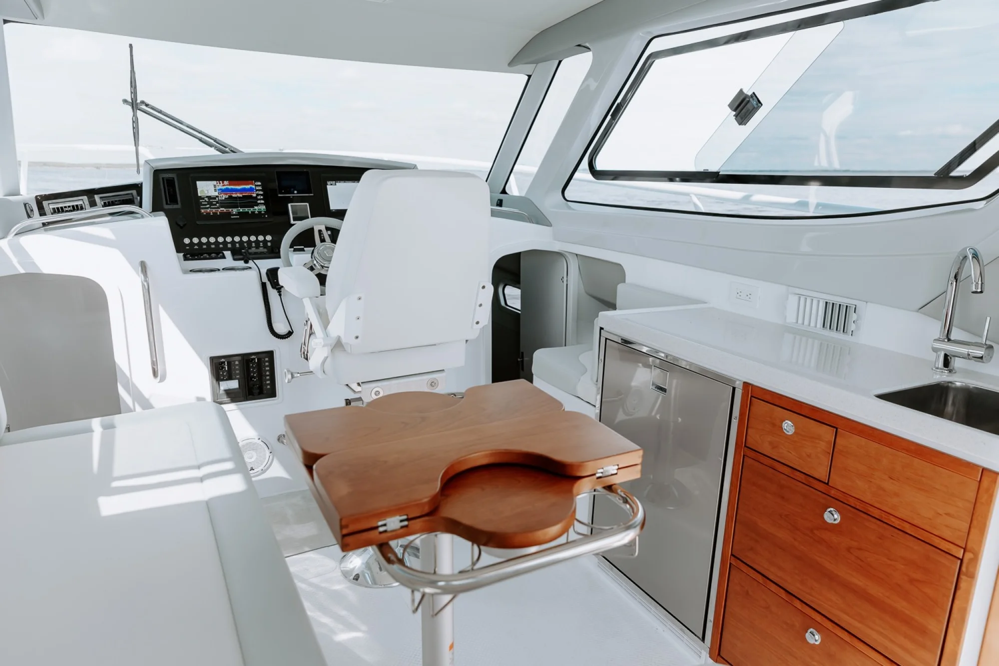 ArrowCat Power Catamarans 320 Pilot House - Image 11
