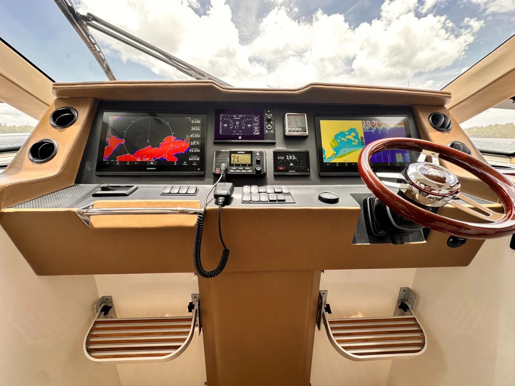 ArrowCat Power Catamarans 420 FlyBridge - Image 12