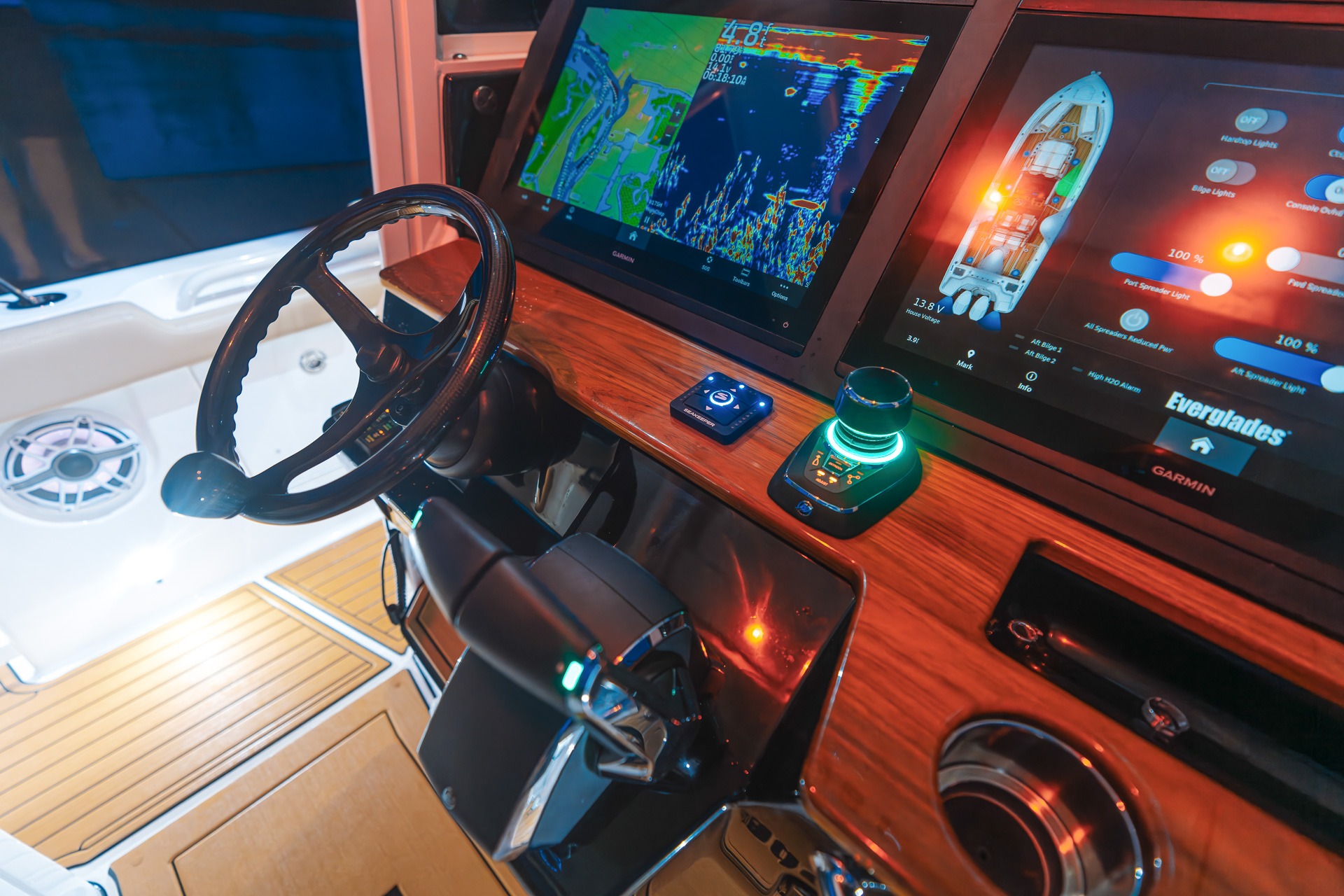 Everglades Boats 315CC - Image 8