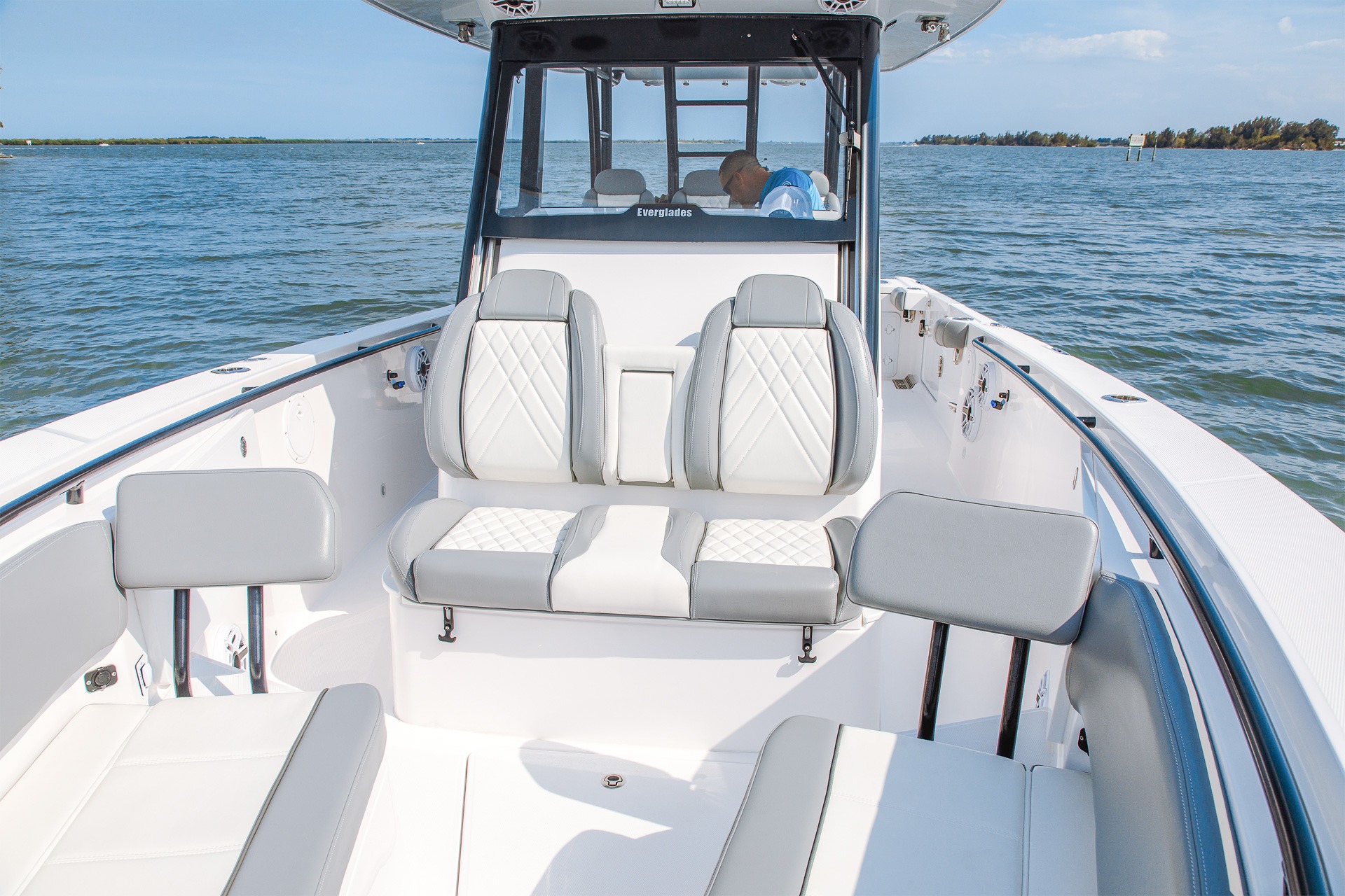 Everglades Boats 335CC - Image 9