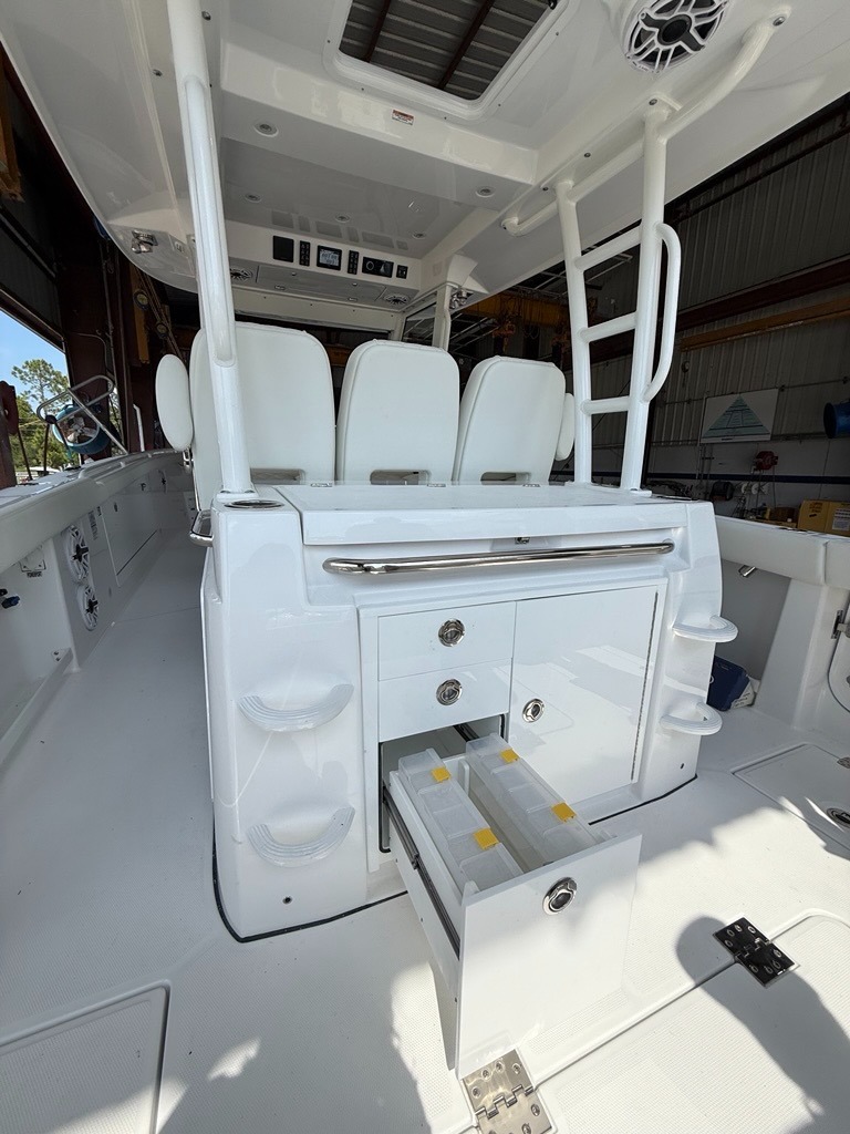 Everglades Boats 375CC - Image 7