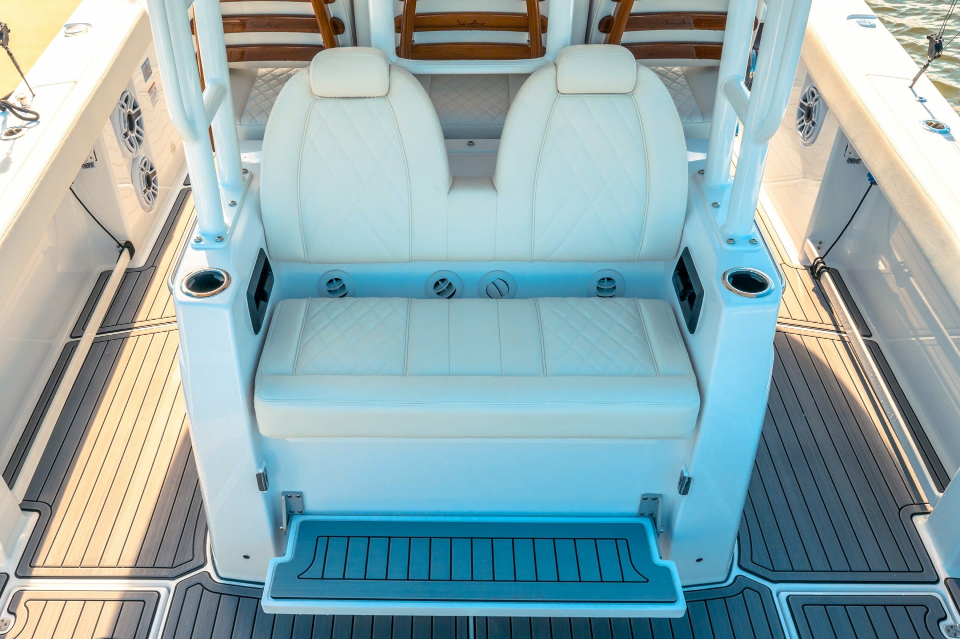 Everglades Boats 375CC - Image 11
