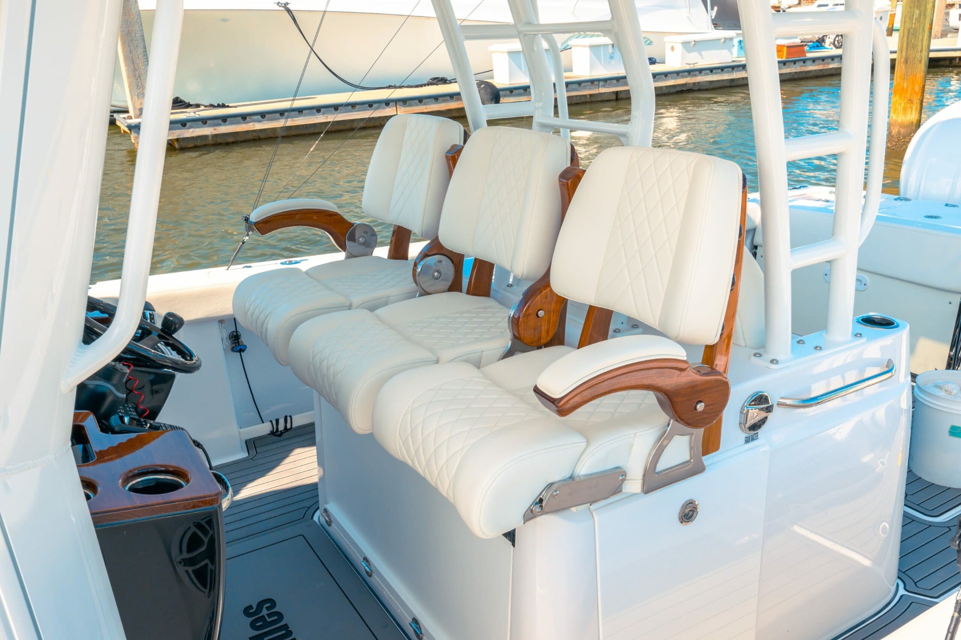 Everglades Boats 375CC - Image 16