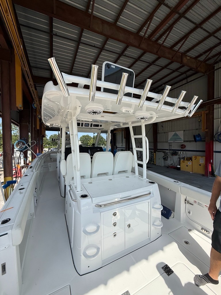 Everglades Boats 375CC - Image 23