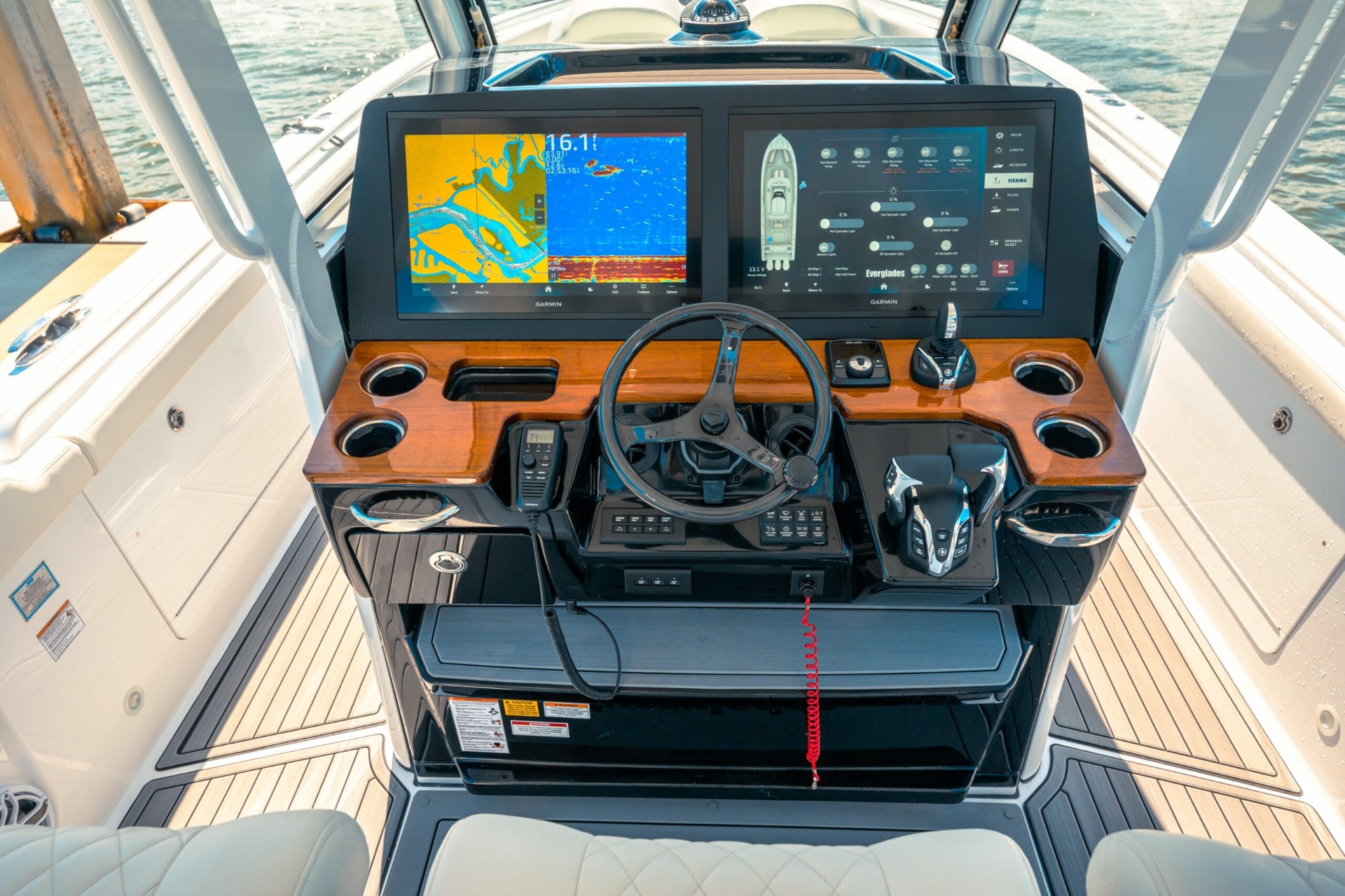 Everglades Boats 375CC - Image 26