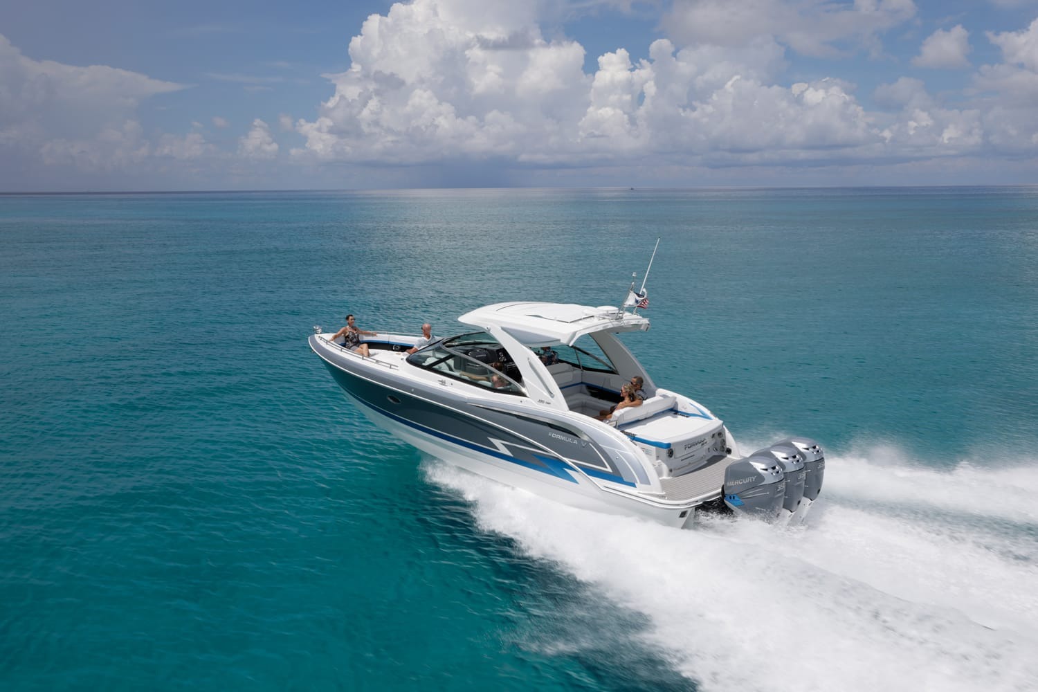Formula Boats 350 Crossover Bowrider - Image 1