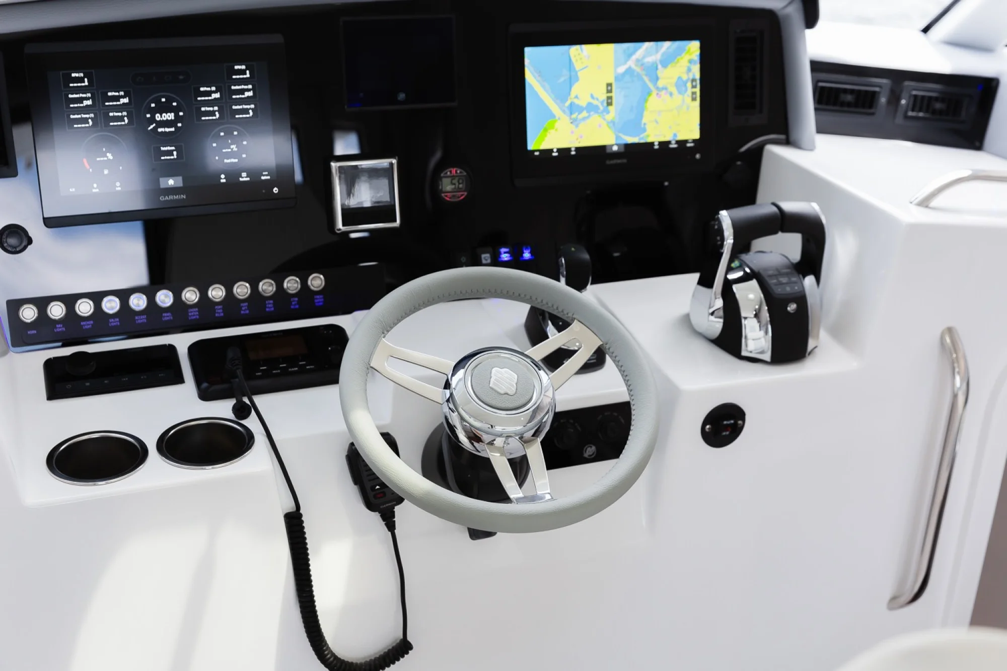 ArrowCat Power Catamarans 320 Pilot House - Image 9